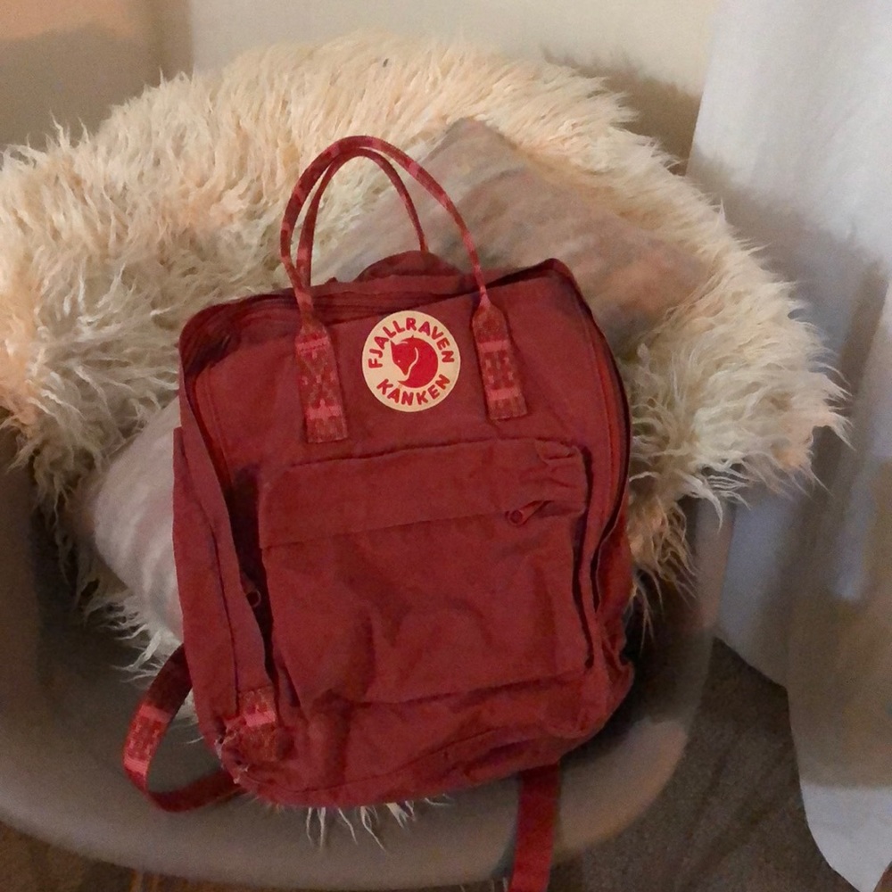 FJALLRAVEN blood orange back pack